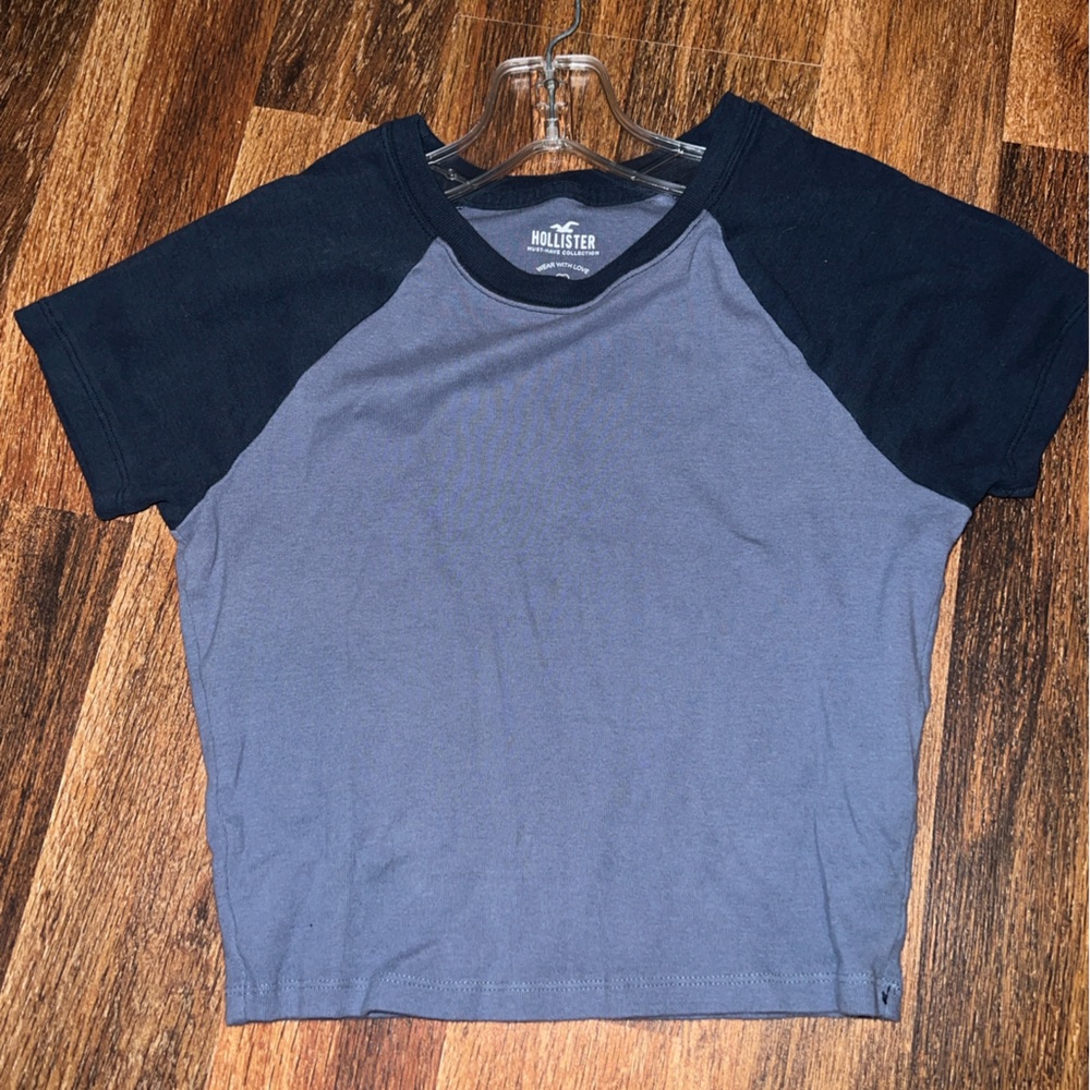 Hollister Navy T